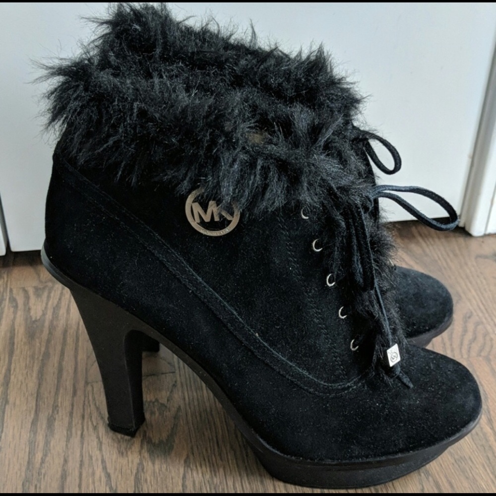 Micheal Kors fur lined suede ankle boots. Sz. 6